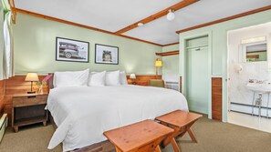 Habitación estándar, 1 cama de matrimonio grande | Escritorio, tabla de planchar con plancha, wifi gratis y ropa de cama