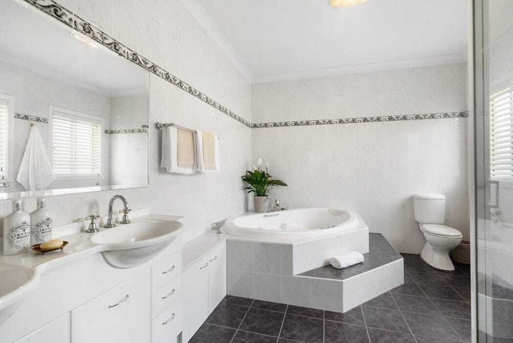 BASK Palm Beach 1min walk to beach\nWeekly rates available — image 25