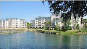 Exterior - Beautiful quiet condo, w/lazy river pool and golfing privileges (Hilton Head Island)