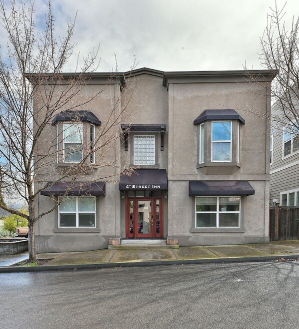 Duplex, Private Bathroom, Mountain View (232) | Exterior