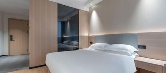 Yisu Qingju Hotel (Ningbo Beilun Xiaogang)