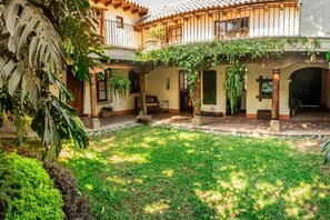 Klassiek appartement, 1 slaapkamer, niet-roken, uitzicht op tuin | Terras