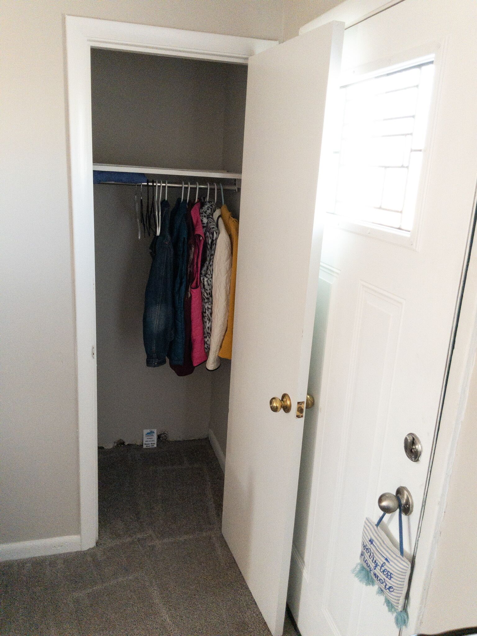 Private bedroom in peaceful home, located 15 minutes from University of Kentucky