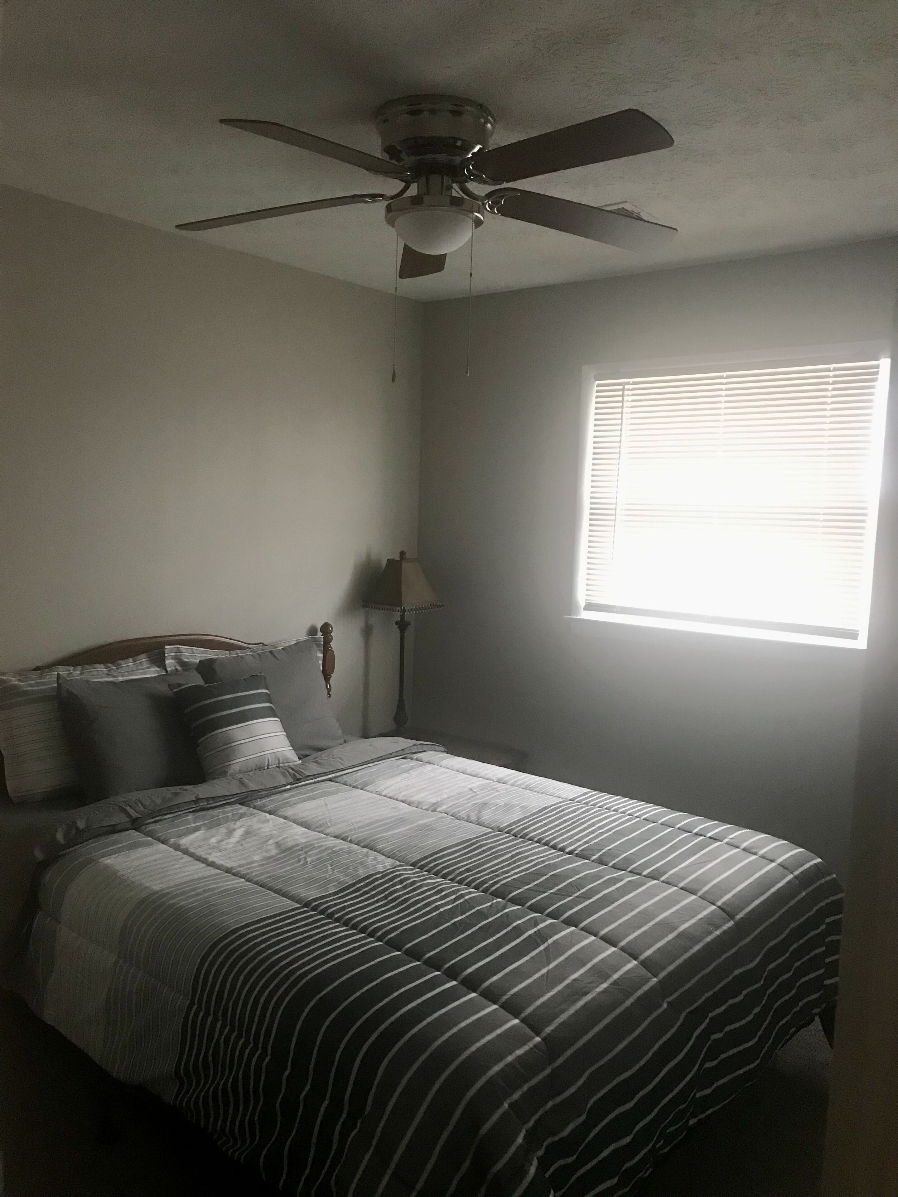 Private bedroom in peaceful home, located 15 minutes from University of Kentucky