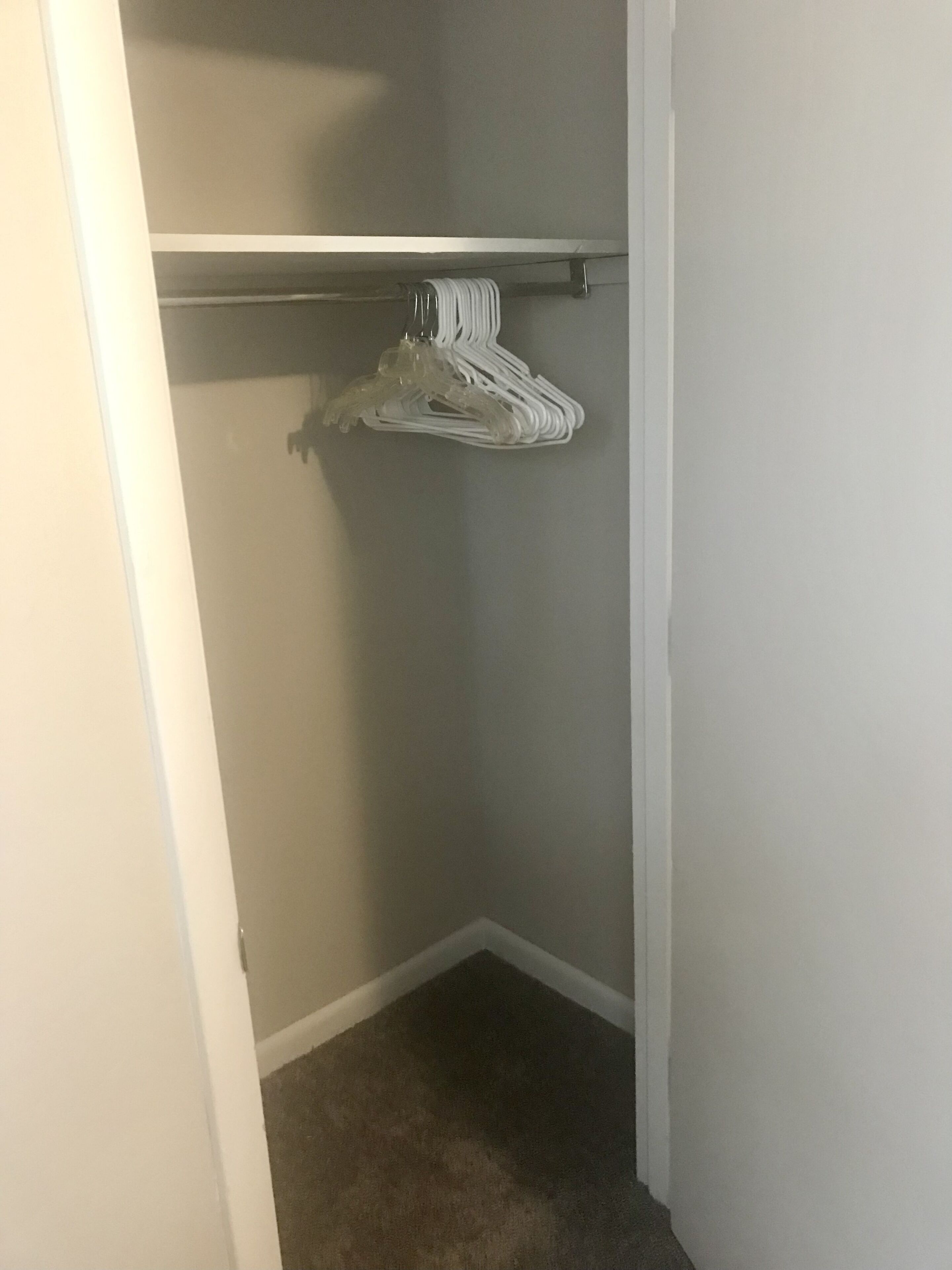 Private bedroom in peaceful home, located 15 minutes from University of Kentucky