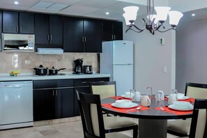 Club Room, Couples Only, No Groups, Club Tour Included | Pehelypaplan, ingyenes wifi és ágynemű