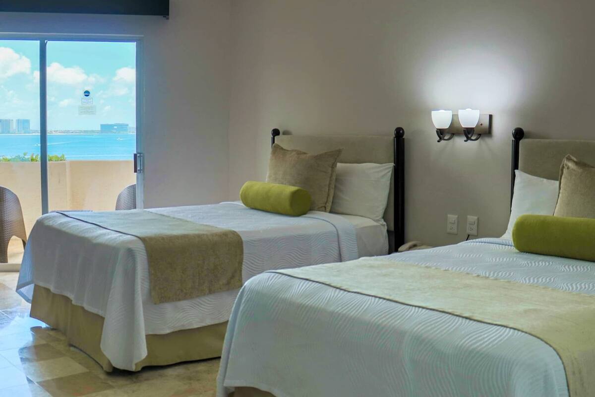 Club Room, Family Only, No Groups, Club Tour Included | Pehelypaplan, ingyenes wifi és ágynemű