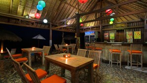Bar (trong khuôn viên)