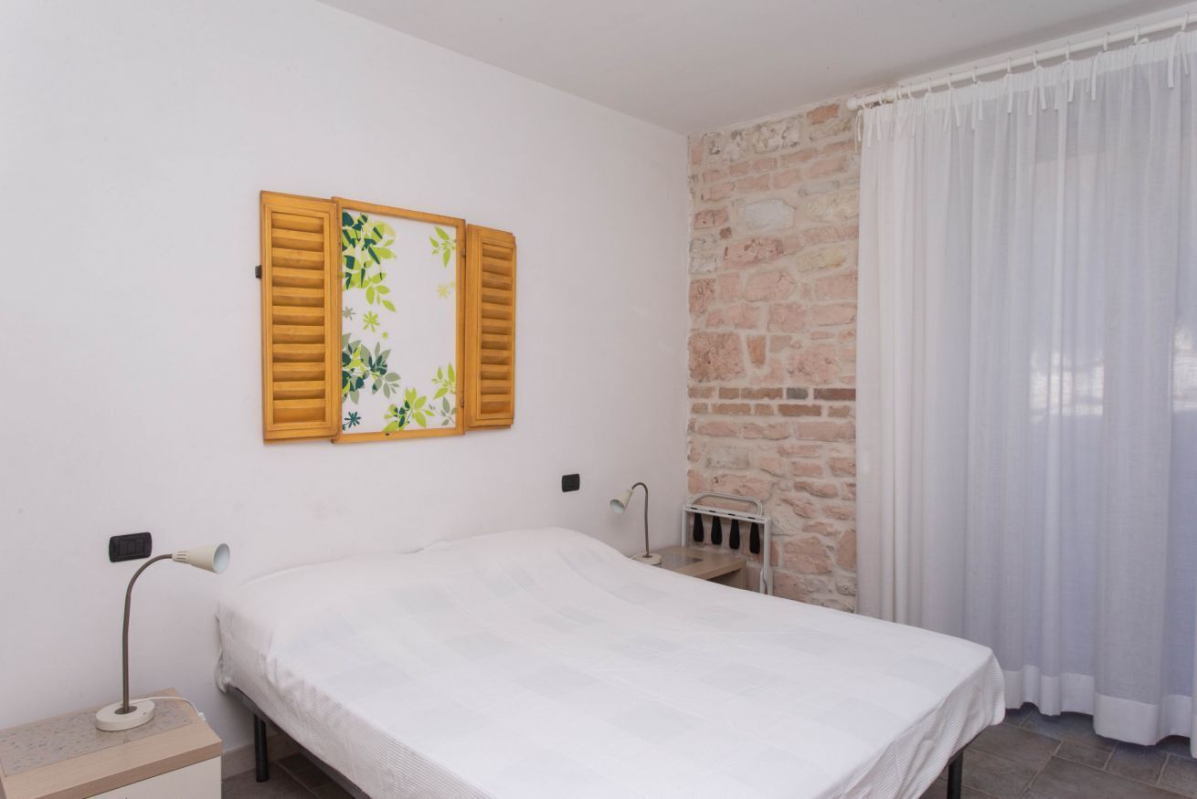 2 bedrooms, bed sheets