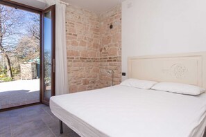 1 bedroom, bed sheets - A04 - Massignano, two room apartment in the countryside 2 (Ancona)