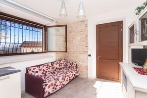 Living area - A04 - Massignano, two room apartment in the countryside 2 (Ancona)