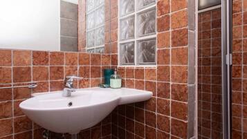 Bruser, bidet, håndklæder