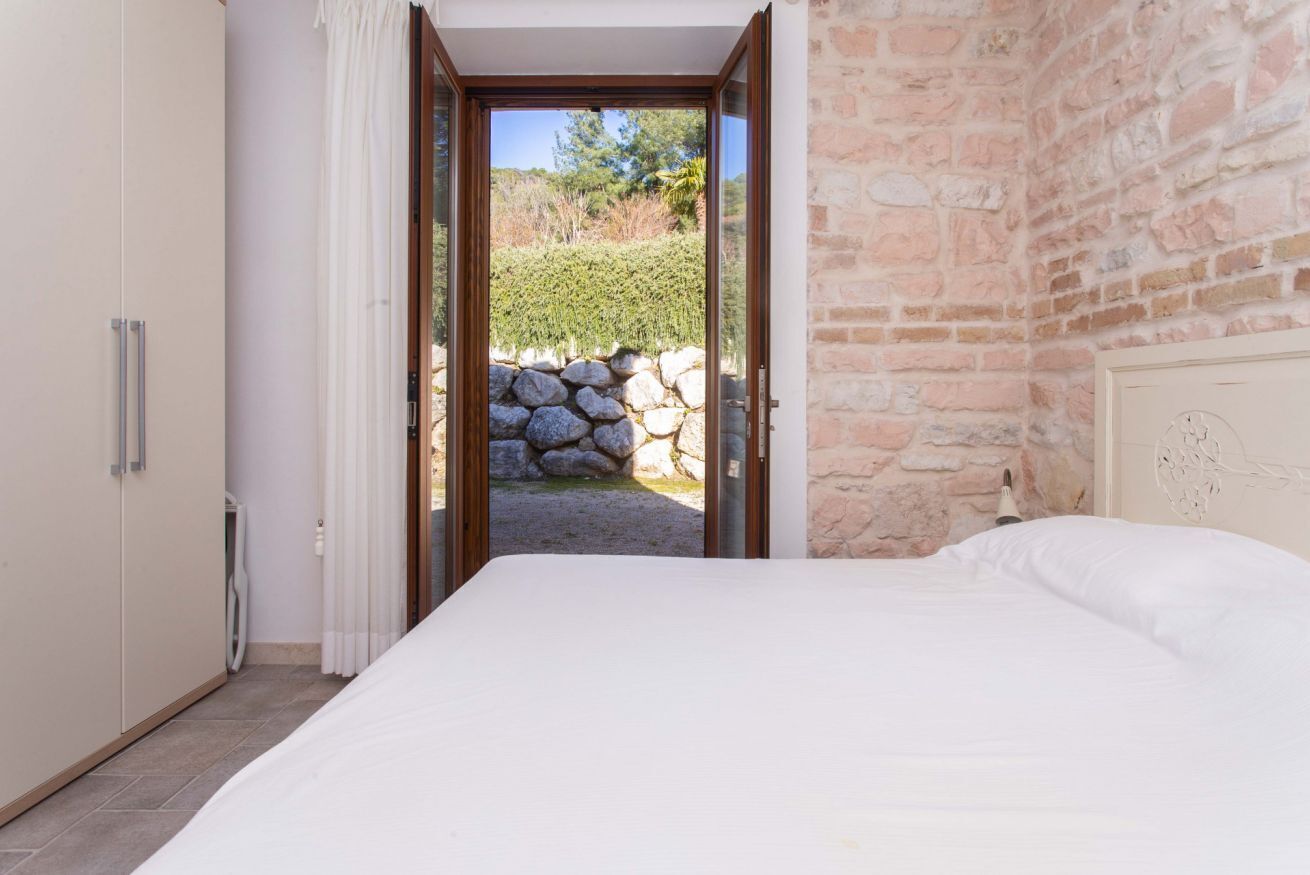 1 bedroom, bed sheets