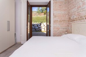 1 bedroom, bed sheets