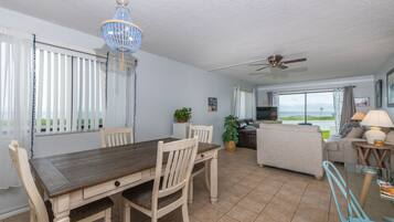 52 inci sebuah televisyen pintar dengan kabel, TV