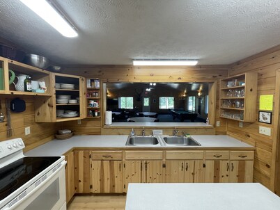 Vacation Lodge for Big Groups: 8BR/8BTH, Sleeps 36, Pool Table, Vball, Fire Pit