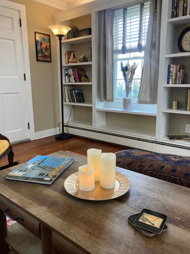 Charming pet-friendly, Meadow View Cottage in heart of historic Dorset VT!