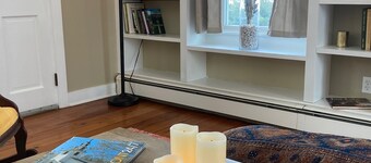 Charming pet-friendly, Meadow View Cottage in heart of historic Dorset VT!