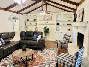 TV connectée, cheminée, Netflix, Hulu