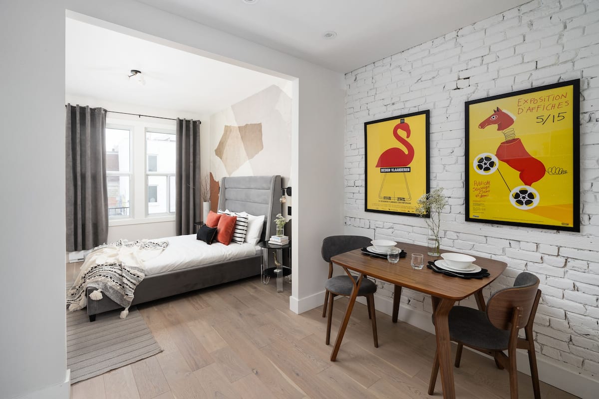Maison Saint-Denis #4 | Área de sala de estar | Smart TV de 32 pulgadas con canales digitales, televisión y Netflix