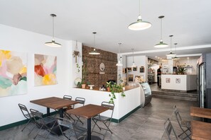 Restaurant - François-Denis Apartments (Montreal)