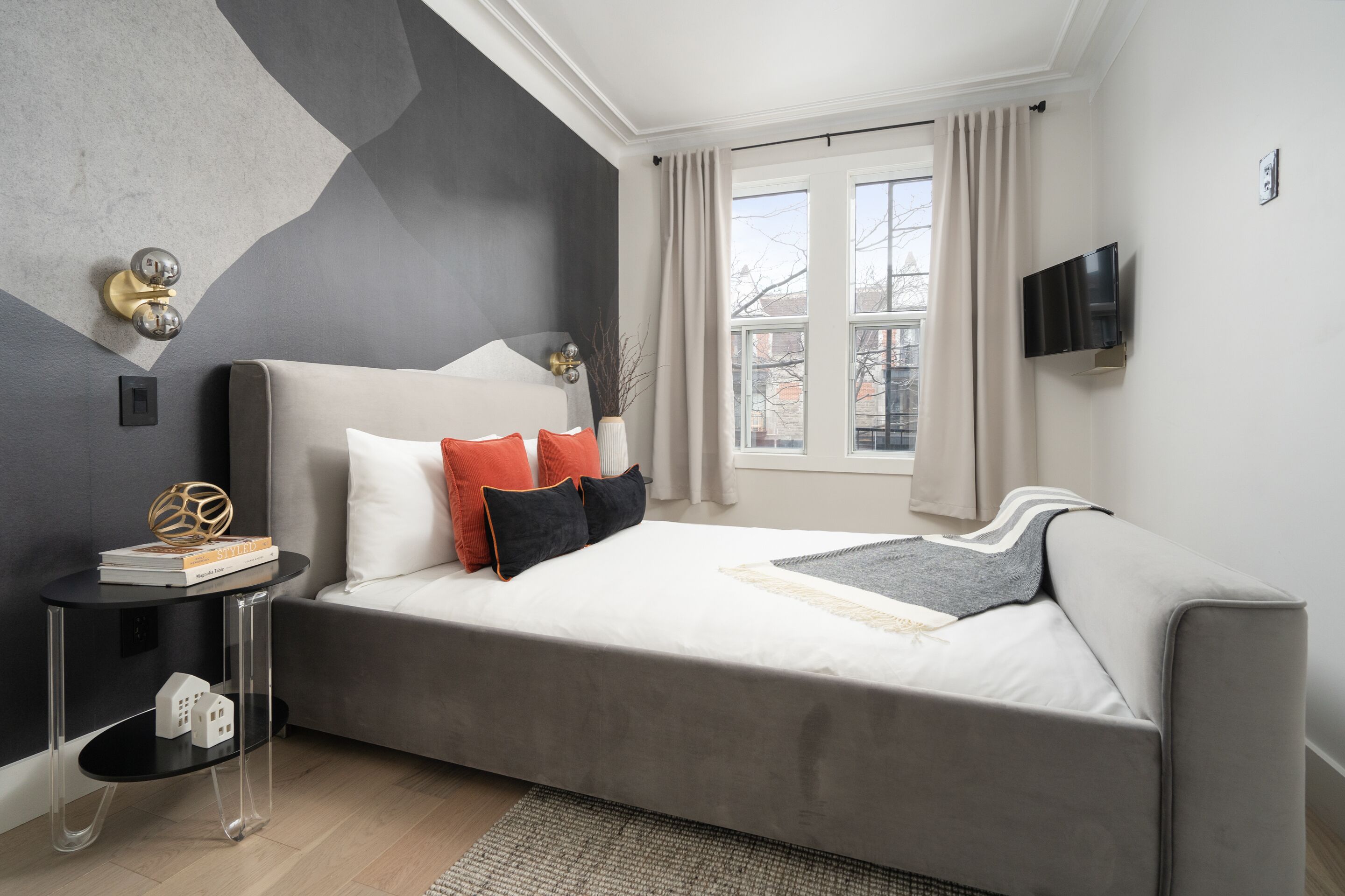 Maison Saint-Denis #2 | Premium bedding, pillow-top beds, soundproofing, iron/ironing board