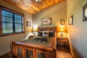 2 Schlafzimmer, Schreibtisch, Bügeleisen/Bügelbrett, Reisekinderbett