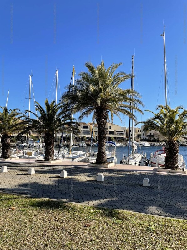 Marina - Ideal couple overlooking the PORT OF GRUISSAN 4CHE24 (GRUISSAN)