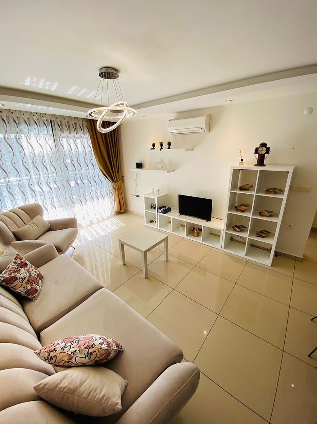 FULLY DELUXE CENTRAL HOLIDAY SUITE