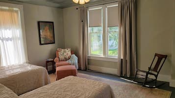 4 bedrooms, iron/ironing board, free WiFi, bed sheets