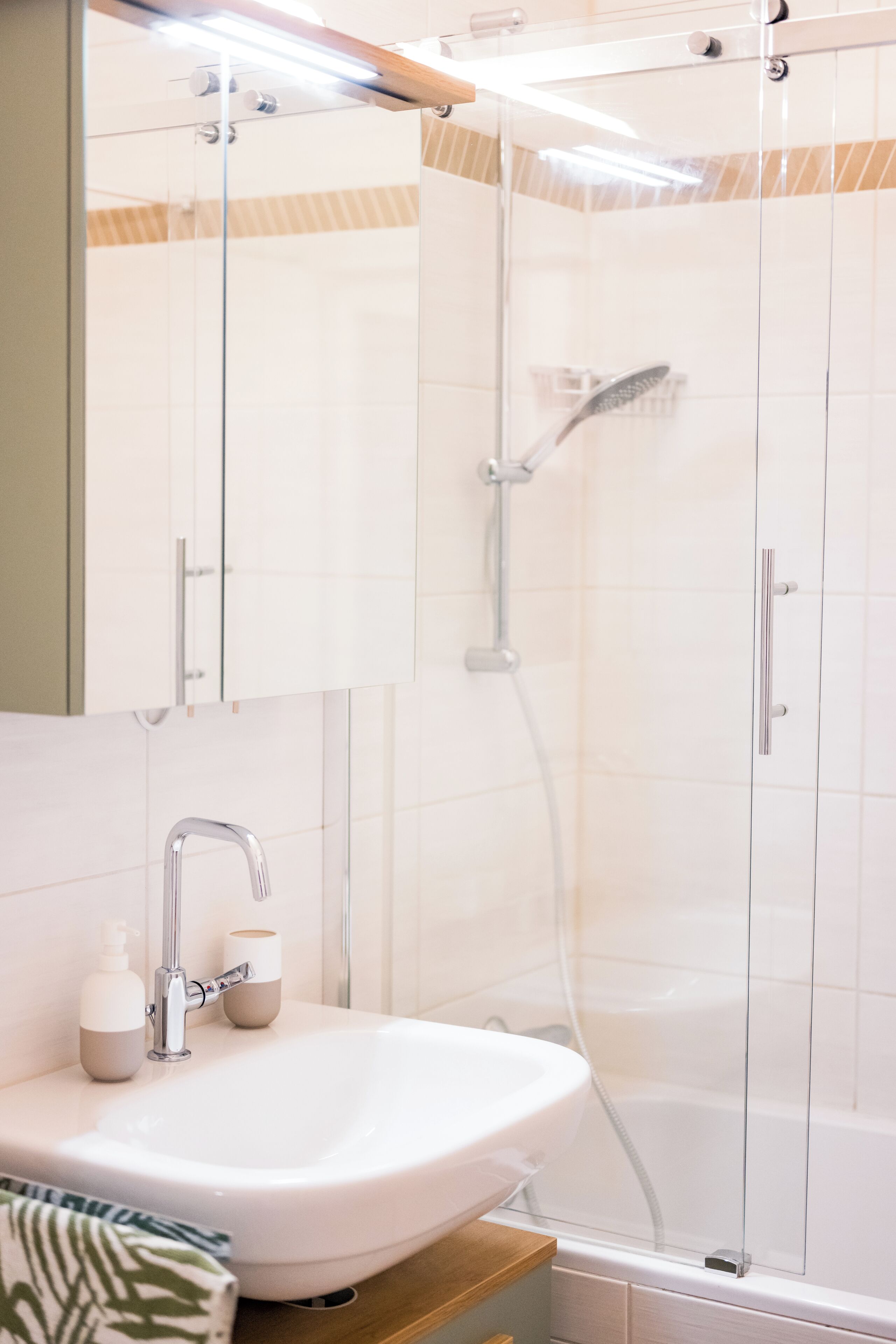 Combined shower/tub, hair dryer, towels, soap