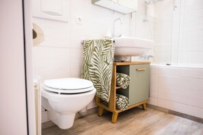 Combined shower/bathtub, hair dryer, towels, soap