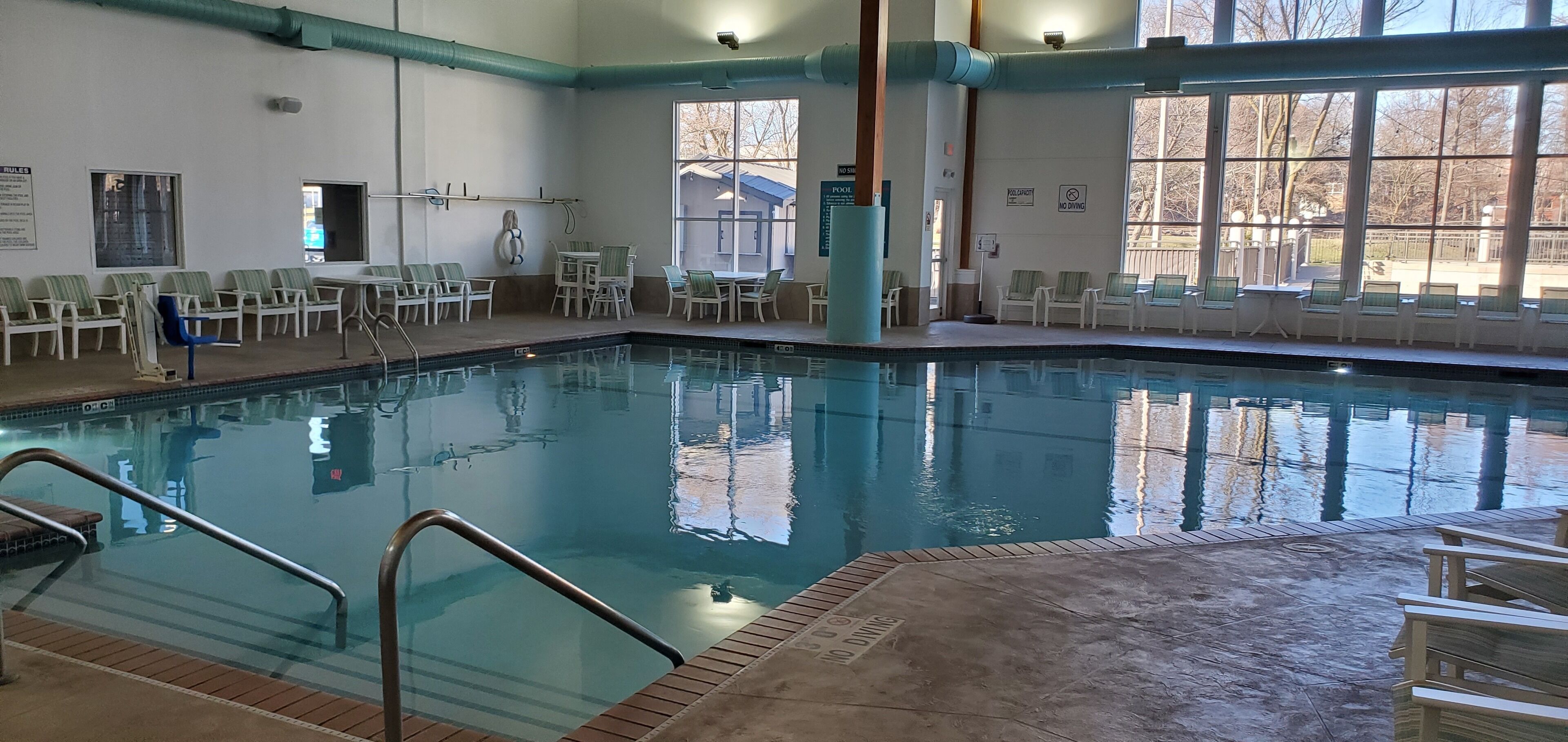Best location luxury studio suite on Lake Geneva walk downtown