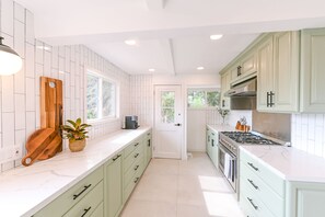 Private kitchen - 2 Houses Malibu Luxury Retreat, Ocean + Mtn Views (Malibu)