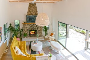 Living area - 2 Houses Malibu Luxury Retreat, Ocean + Mtn Views (Malibu)