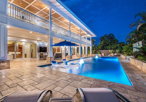 Private Luxury Villa in Kihei. Just moments walk to the beach. 10/10 reviews!