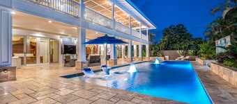 Private Luxury Villa in Kihei. Just moments walk to the beach. 10/10 reviews!