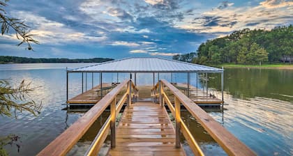 'Cypress Point' Spacious Home: Pier & Boat Launch!