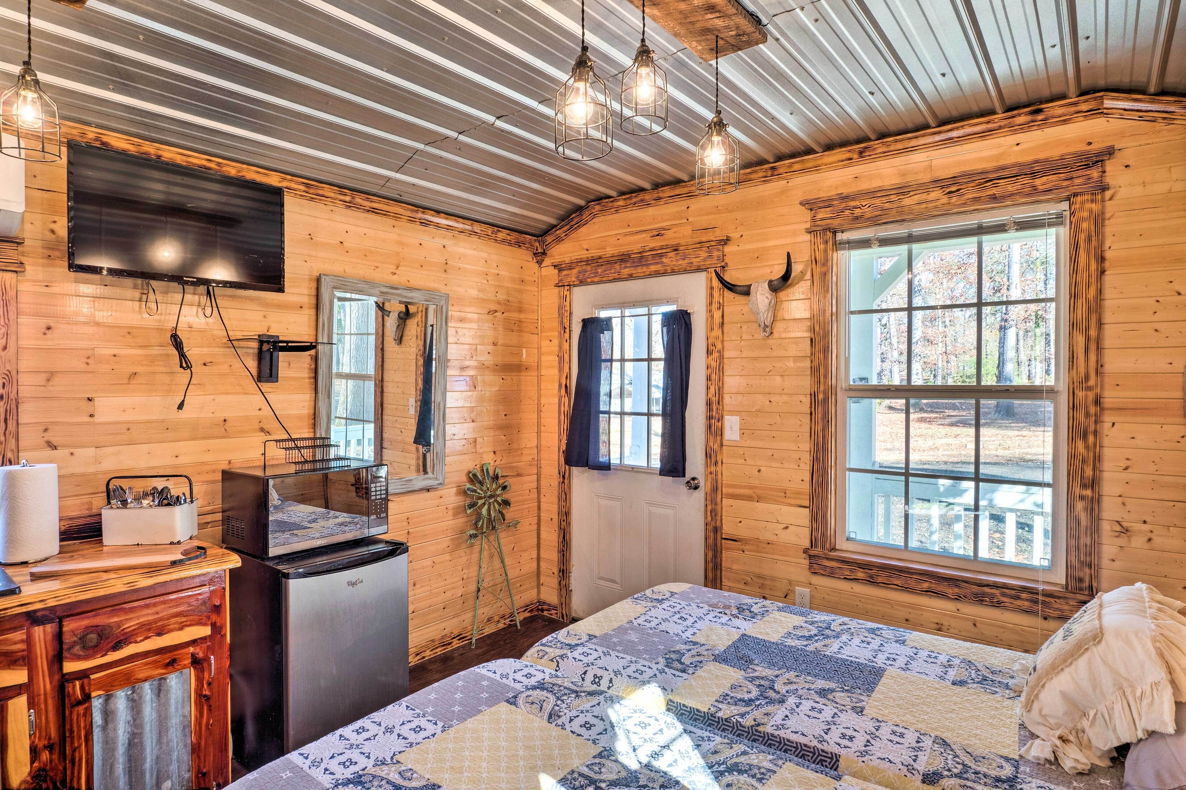 Sunny 'Catfish Cabin' w/ Views of Toledo Bend