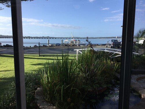 “Mona’s On Rockpool” - Waterfront heaven