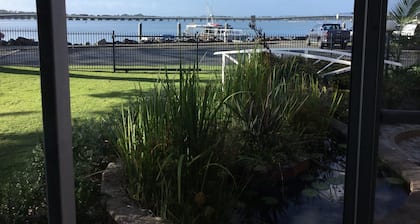 “Mona’s On Rockpool” - Waterfront heaven