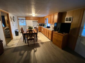 Dining - Cottage near the Bay (Crisfield)
