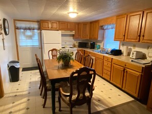 雪櫃、微波爐、焗爐、爐具