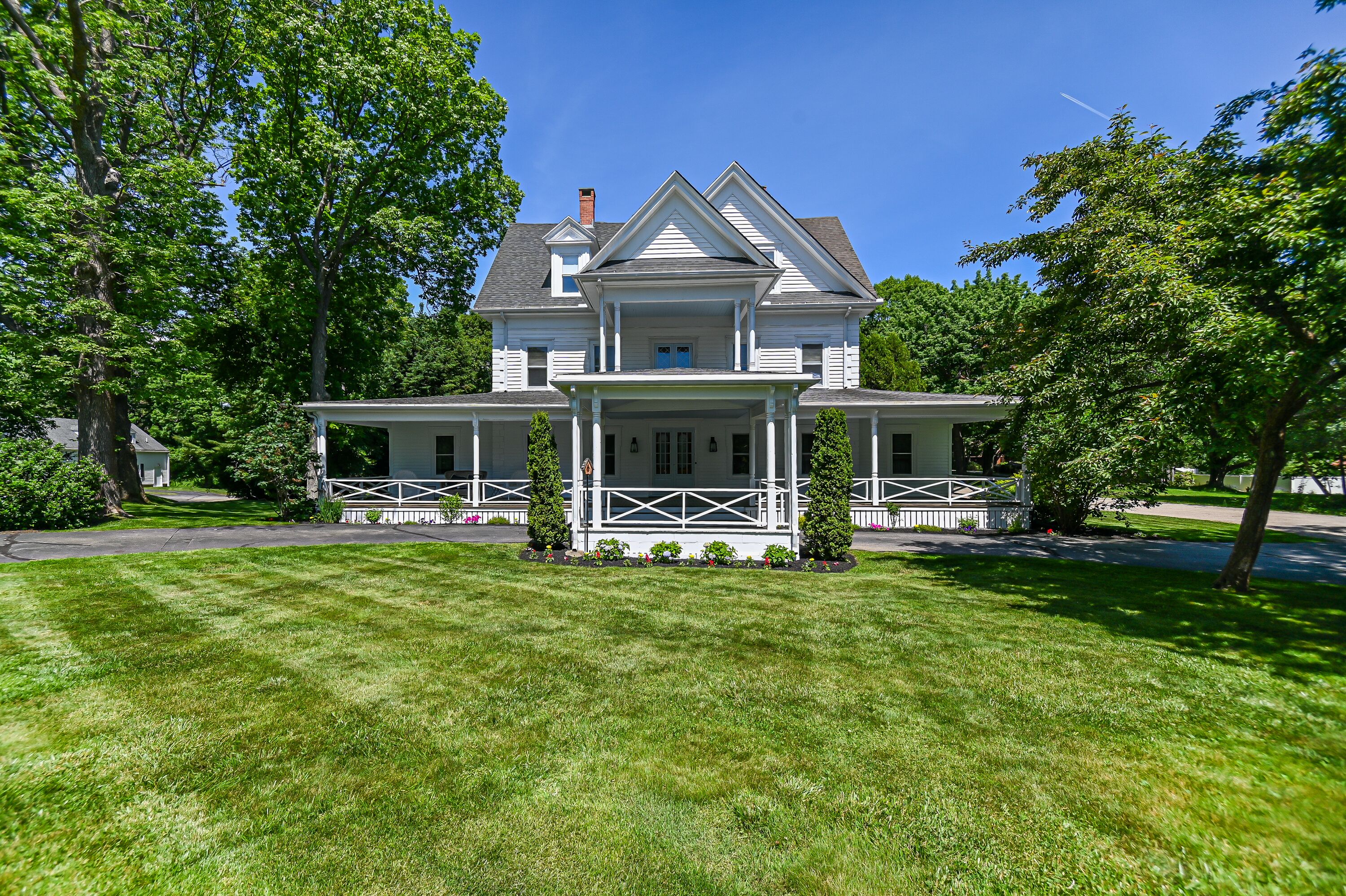 Sleeps 22! Walk to York Harbor Beach! Classic New England Home