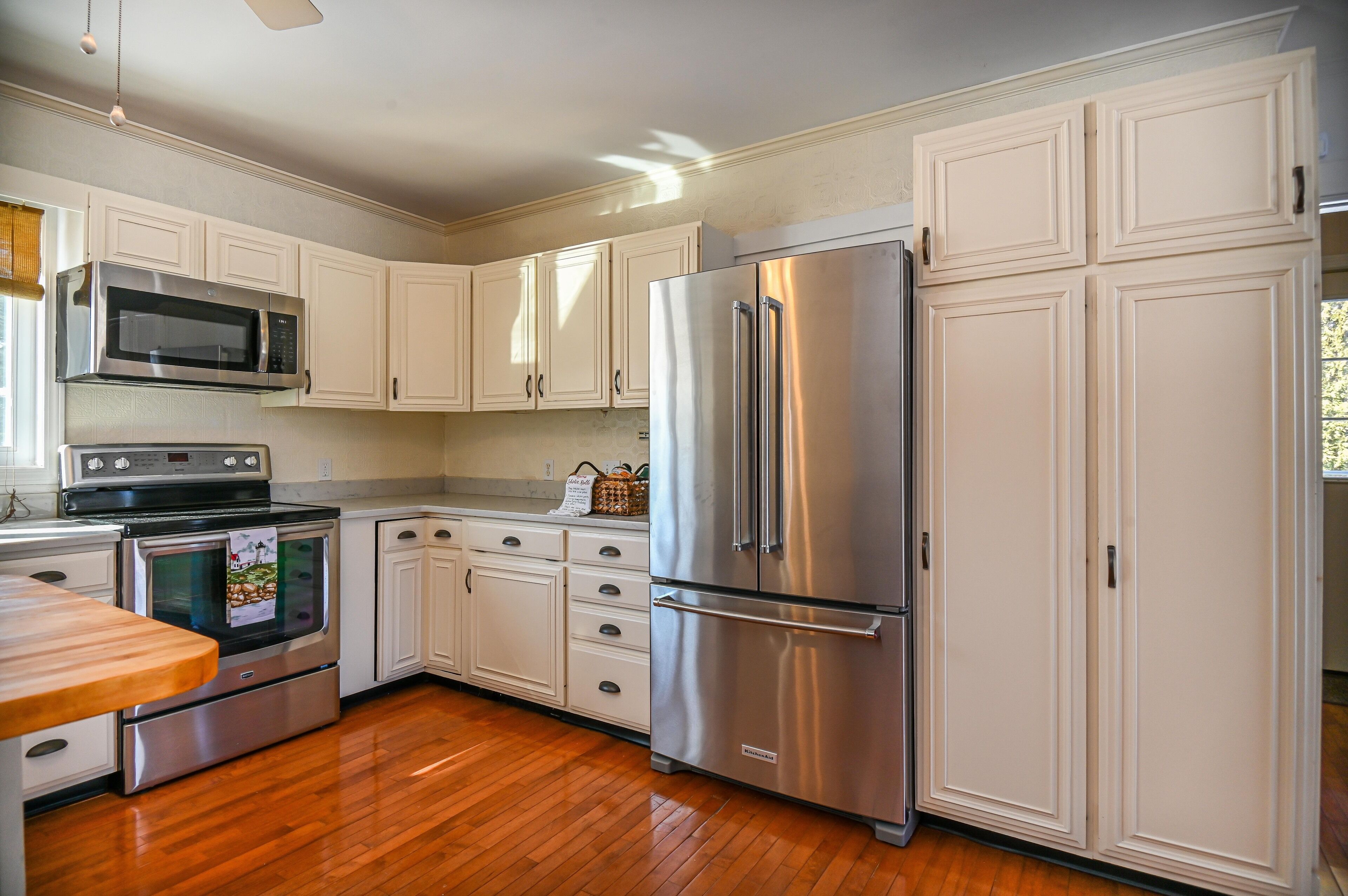 Sleeps 22! Walk to York Harbor Beach! Classic New England Home