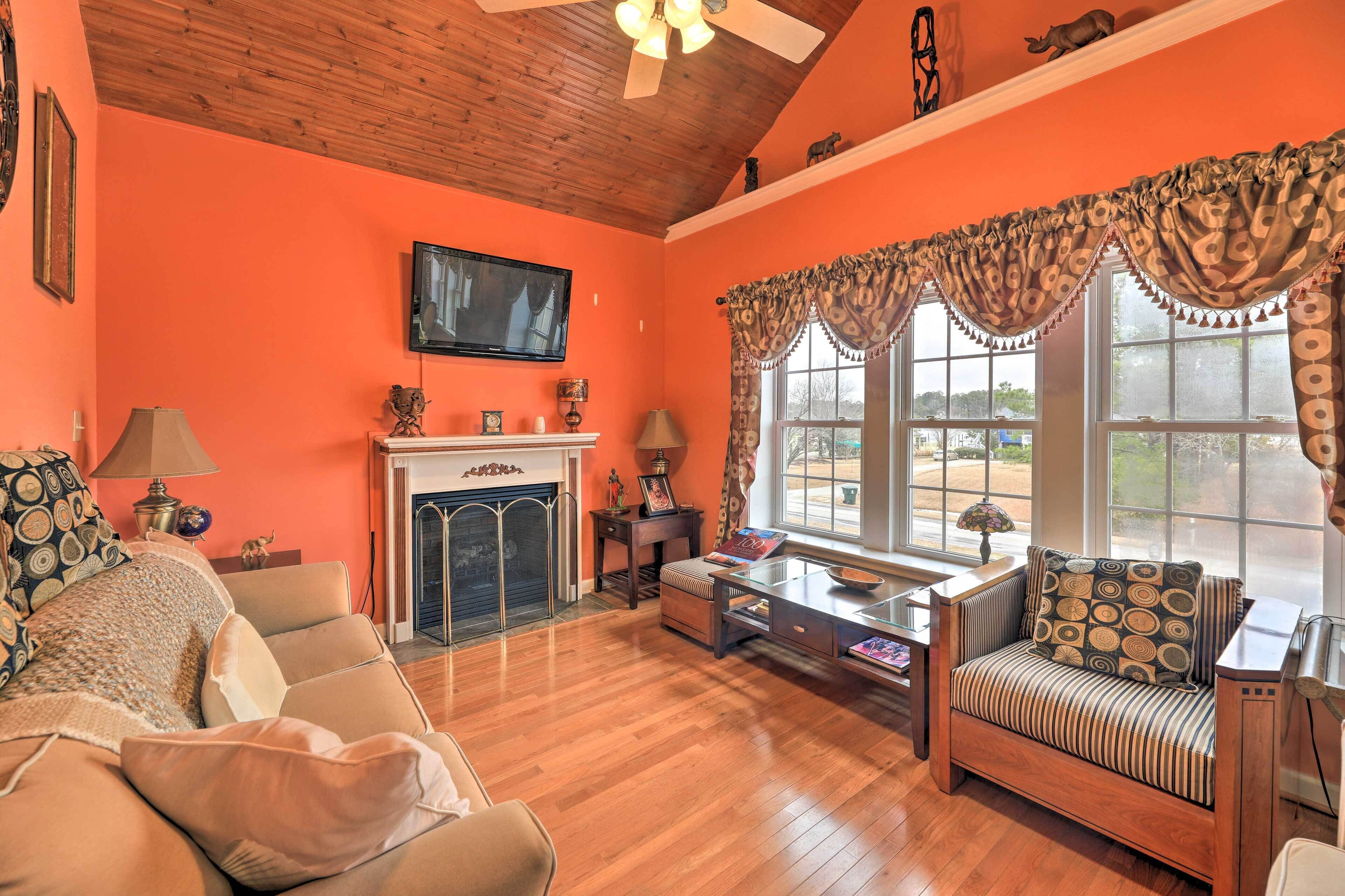 Spacious Oriental Home w/ Smith Creek Access!