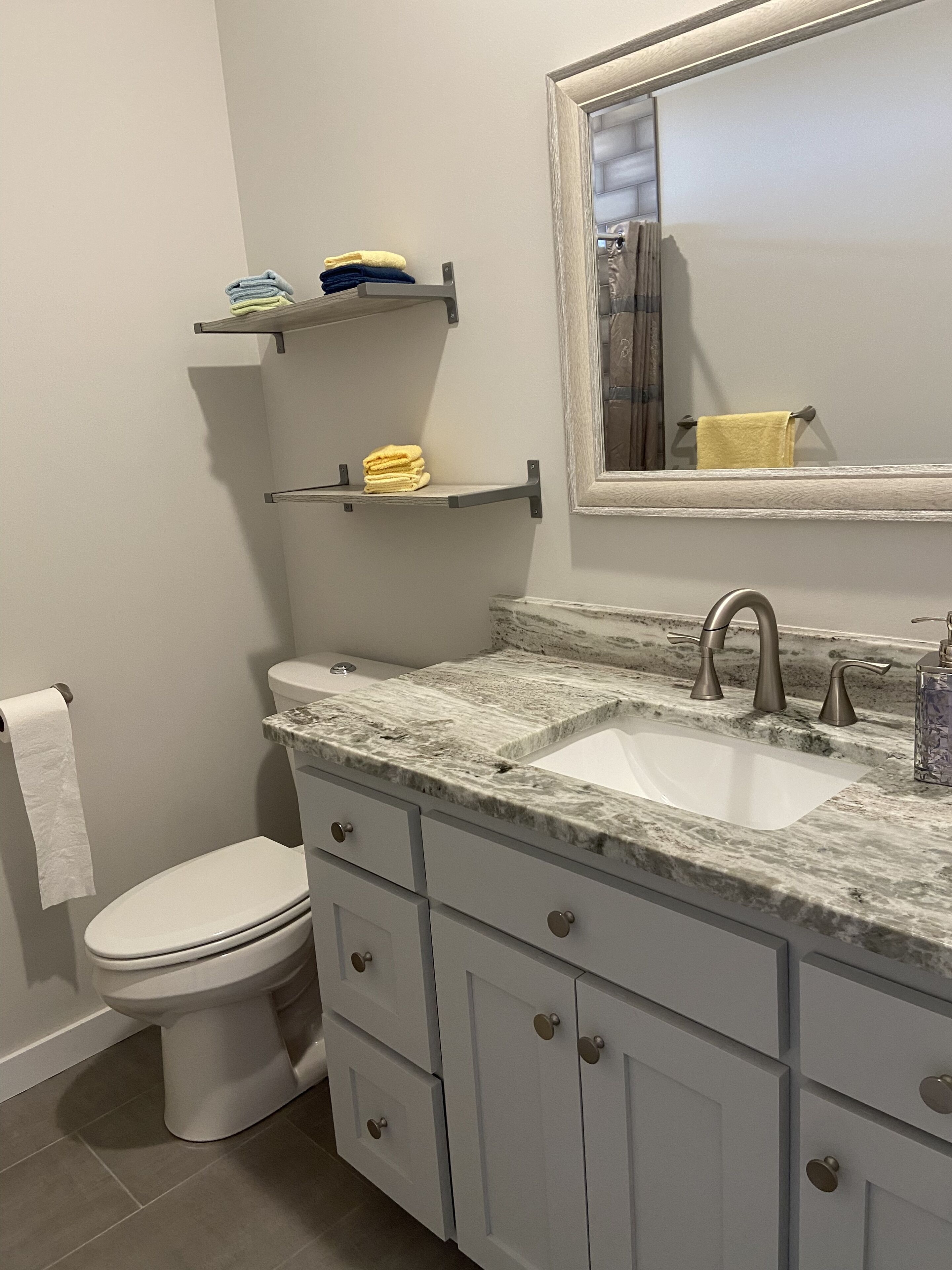 New home with lake side lower-level entry apartment, Near Buckingham Trail head