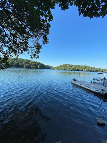 New home with lake side lower-level entry apartment, Near Buckingham Trail head
