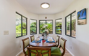 Dining - Charming Guest House in Mountain View (Mountain View)