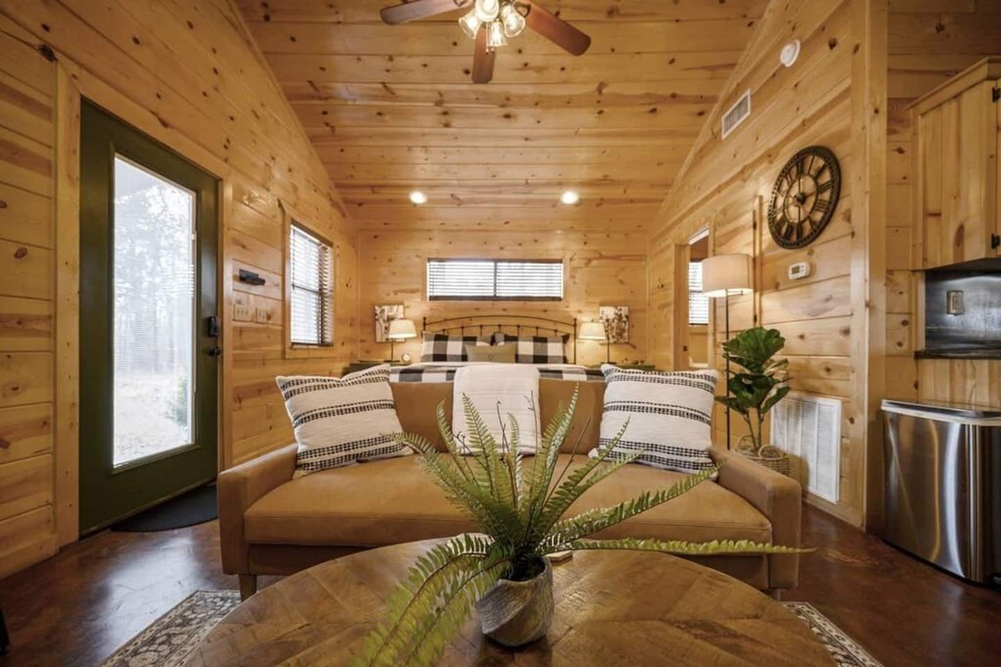 Televisión y chimenea 